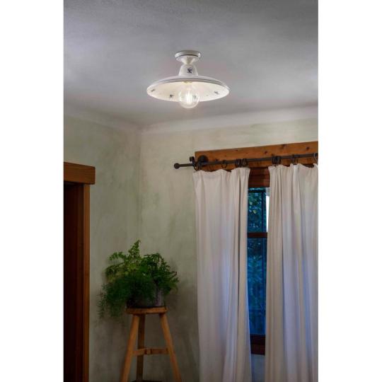 mediteransky styl keramicka lampa modra vzorovana malovana stropna lampa osvetlenie obyvacka kuchyna jedalen strop renovacia chalupa tram balaton interier lamperidiana ferroluce c2333.jpg
